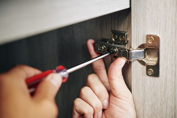 Cabinet Hinge Repair in Hutto