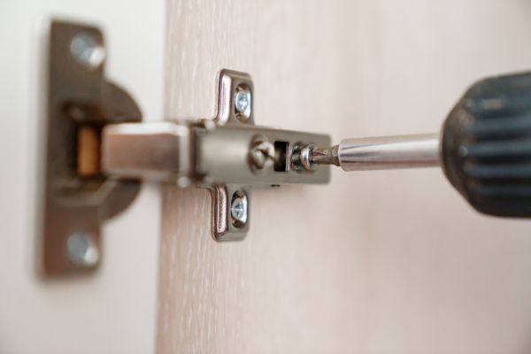 Cupboard Hinge Repair in Hutto